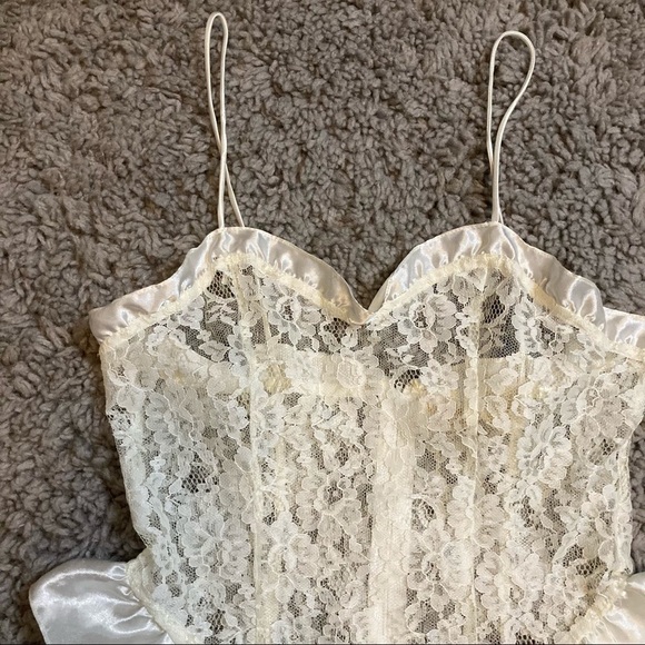 VINTAGE Gold Label VS White Lace Teddy Bodysuit - Picture 2 of 13